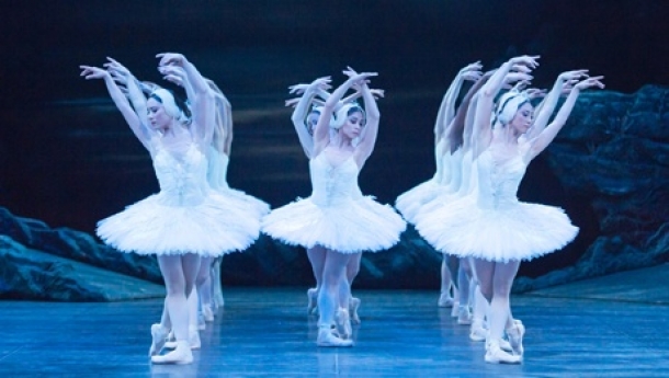 English National Ballet - Derek Deane's Swan Lake at Hippodrome in Bristol from Tuesday 27th November to Saturday 1st December 2018