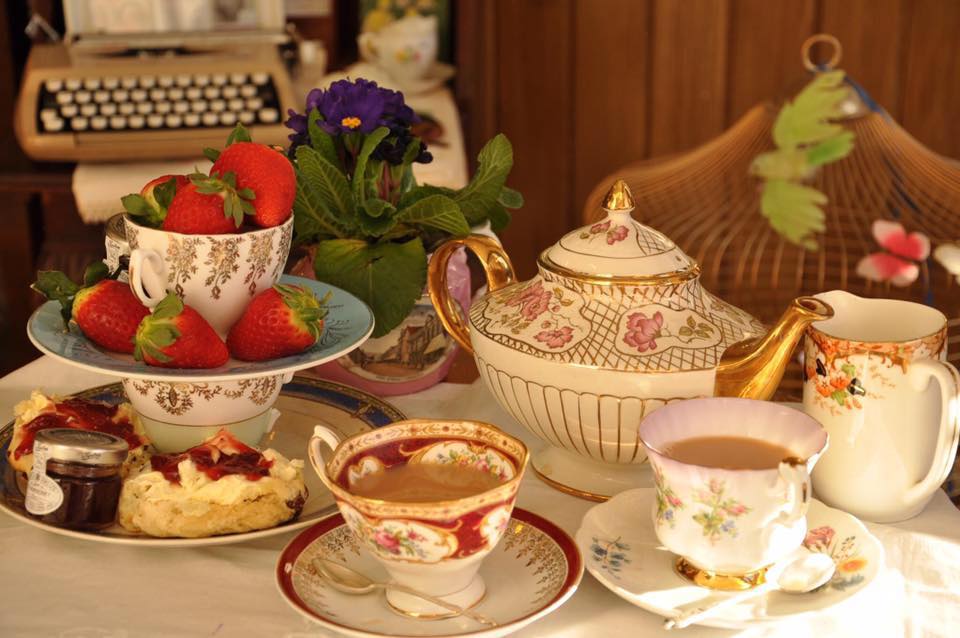 Christmas Wreath Making at Cox and Baloney Tea Room in Bristol