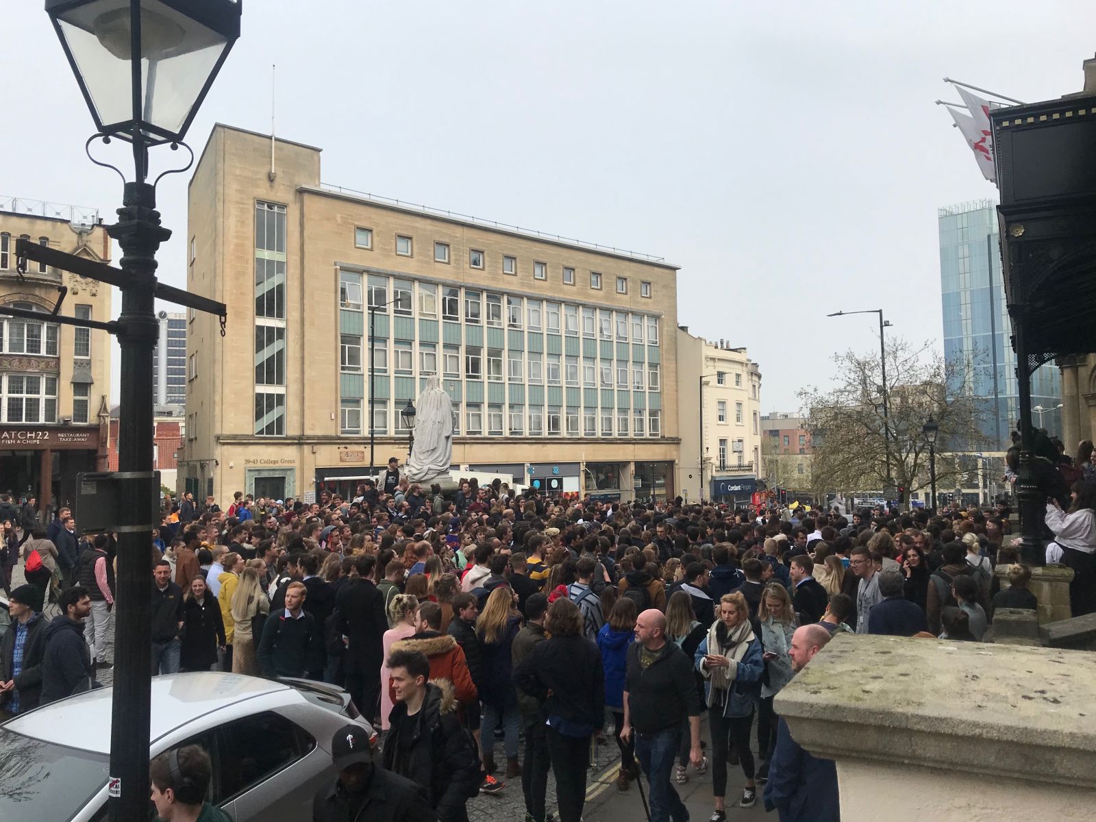 17 April 2019: Hundreds arrive at College Green for free oowee burgers 