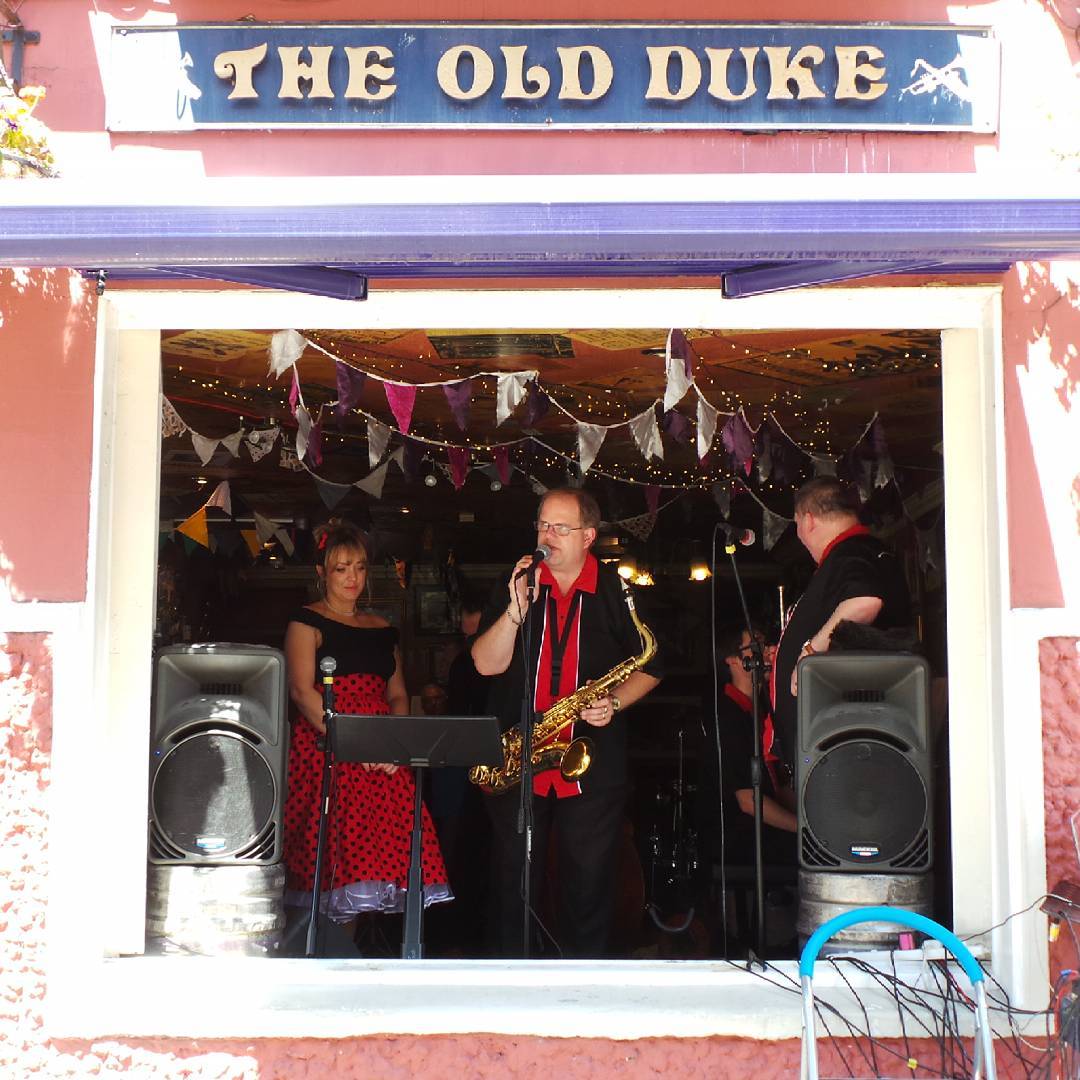 Performers at The Old Duke.